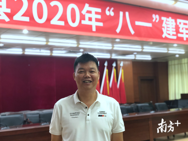 佛岡縣石角鎮(zhèn)黃花村委會書記李庚原獲評清遠市最美退役軍人。程浩 攝