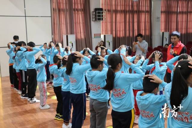 夏令營開始前，孩子們進行“破冰”活動