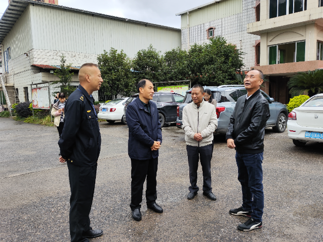 2、董和平深入企業(yè)開展食品安全“兩個責任”包保督導.jpg