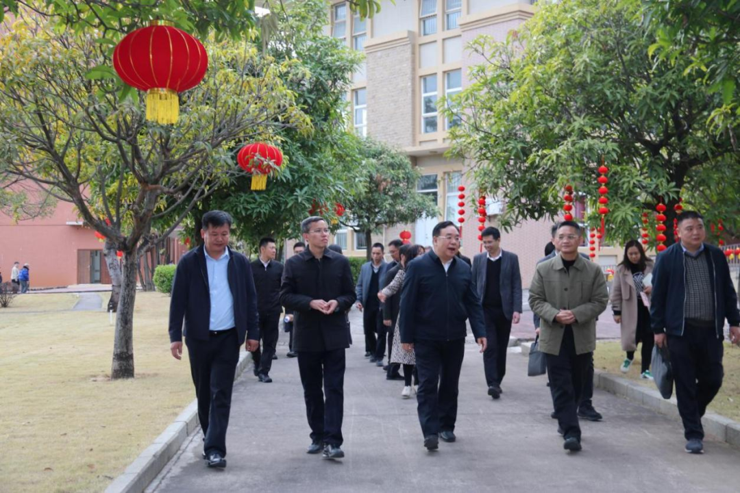 省廳丁紅都書記蒞清：調研養(yǎng)老福祉，傳遞新春溫情
