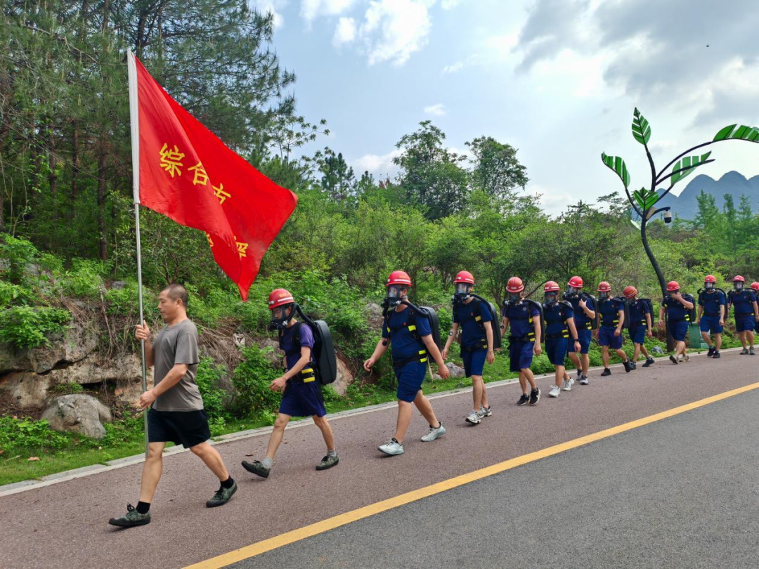 清遠(yuǎn)：開展高溫負(fù)重拉練 淬煉汛期救援尖兵