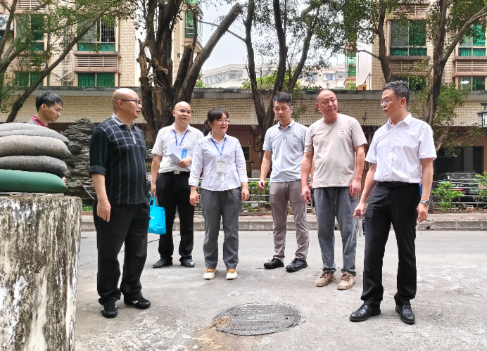 市住房城鄉(xiāng)建設(shè)局領(lǐng)導帶隊到清城區(qū)麗清花園、現(xiàn)代城小區(qū)檢查安全管理、電梯更新、生活垃圾分類等工作
